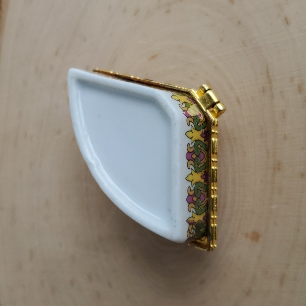 Vintage Asian Design Porcelain Petite Hinged Box Trinket/Pill - Picture 7 of 11